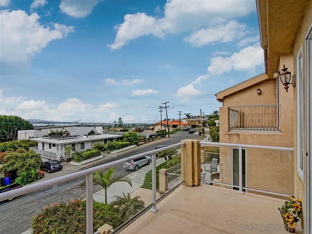 4 bed, 3.5 bath, 2727 sqft, $8,900 — Photo 4