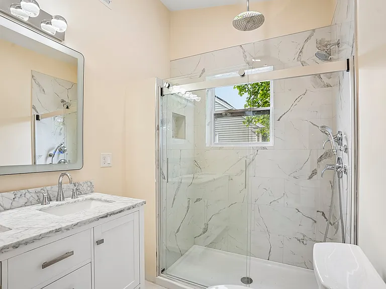 559 Winthrop St — Photo 24