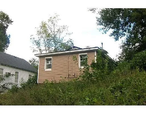 1094 Smith St SW photo 1