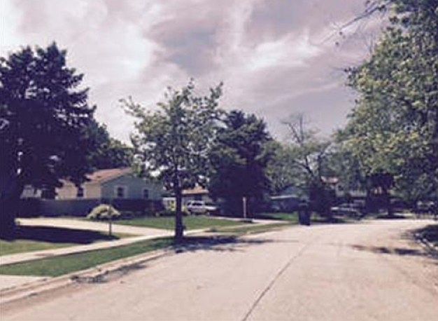 2nd image of 8940 Forest Ln