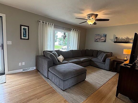2nd image of 3624 Kelling St