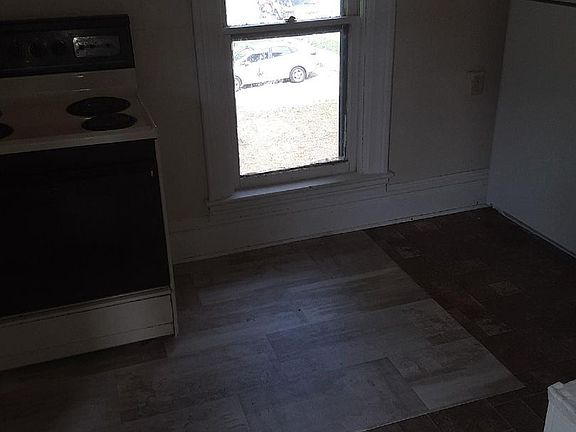 4th image of 635 W Washington St