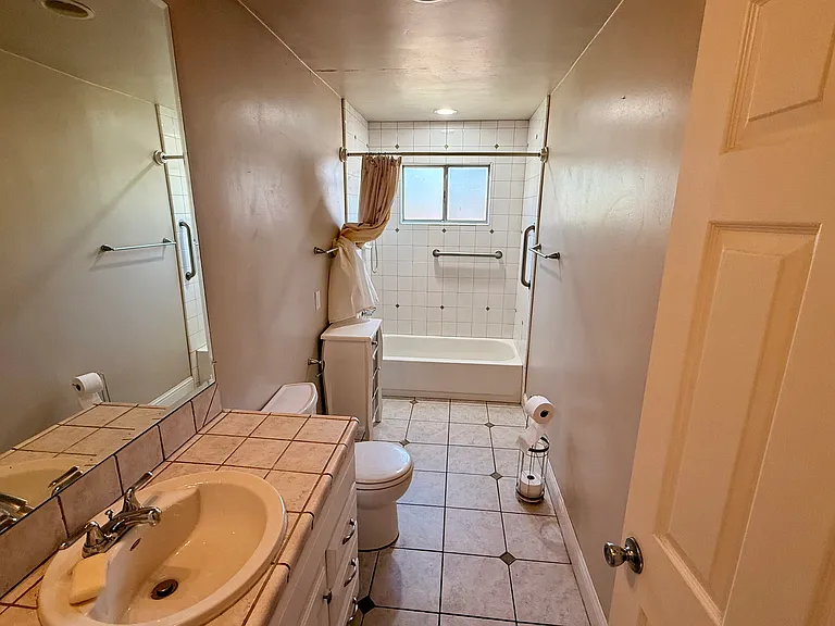 2110 Fraser Ave — Photo 10
