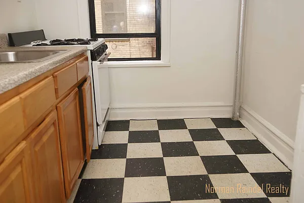 Rented by Norman Raindel, LREB | media 16