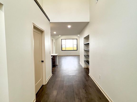 4th image of 130 Castle Pines Dr