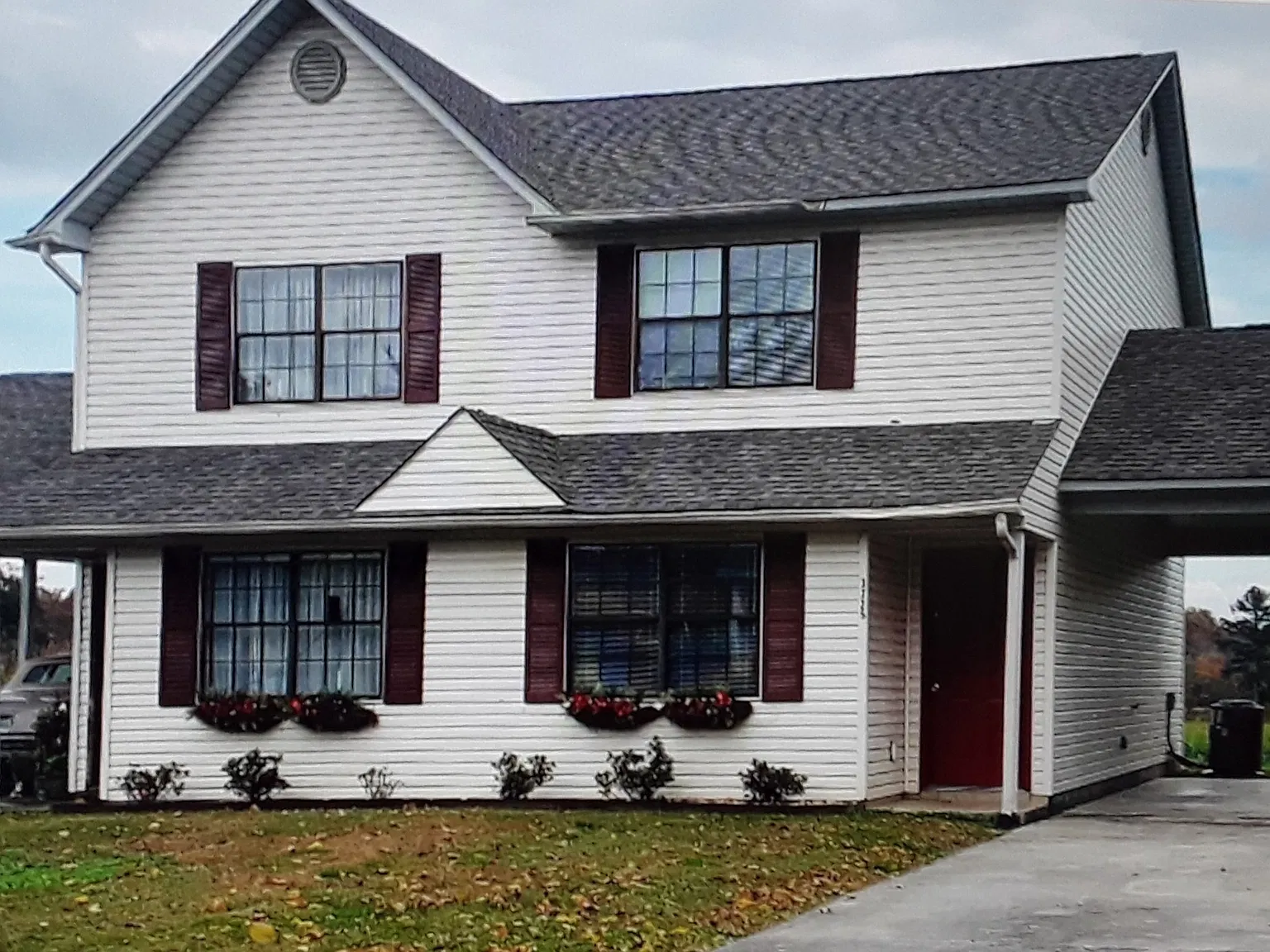 2 bed, 1.5 bath, $995 — Photo 1