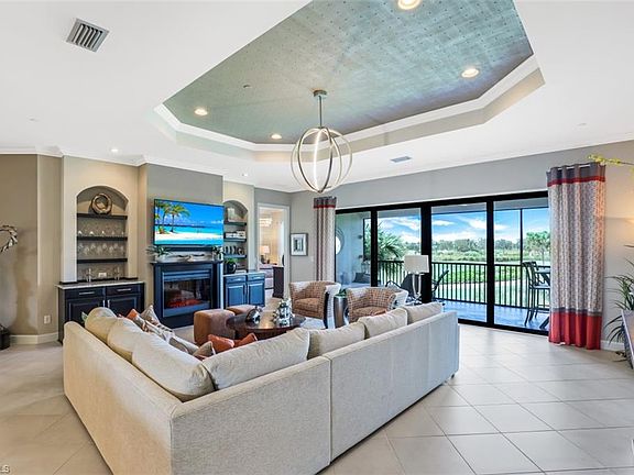 5th image of 8761 Bellano Ct #203