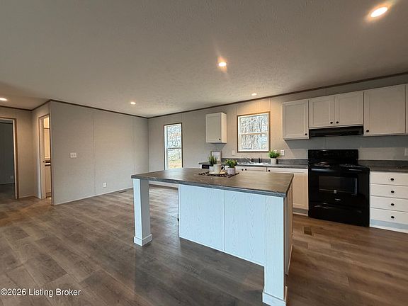 4th image of 110 Persimmon Ct