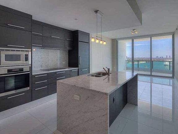 5th image of 900 Biscayne Blvd #1223