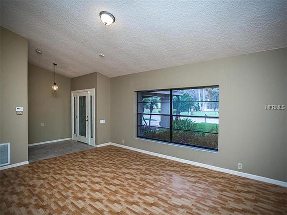 2nd image of 2923 Windridge Dr