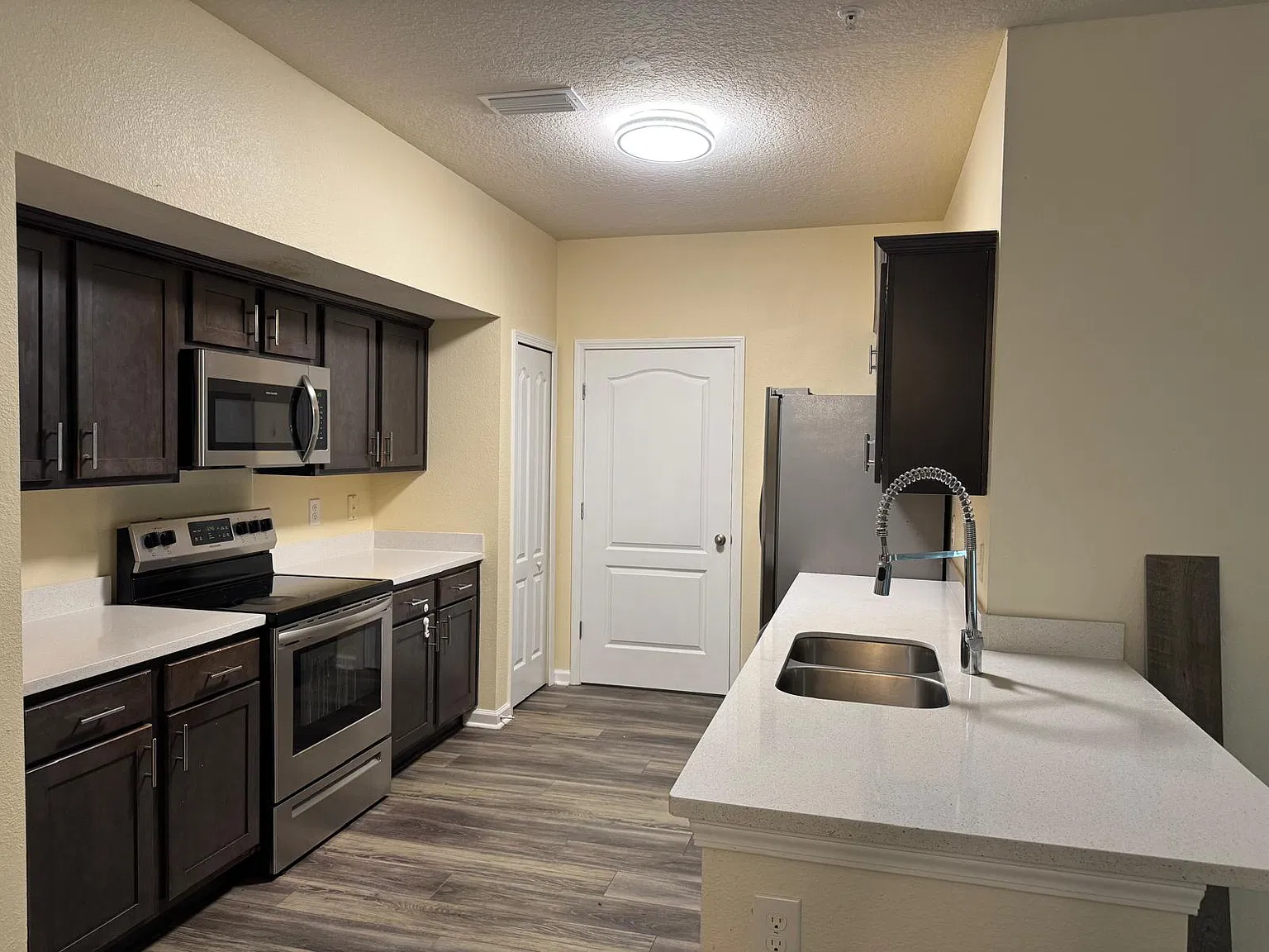 2 bed, 1101 sqft, $1,425 — Photo 3
