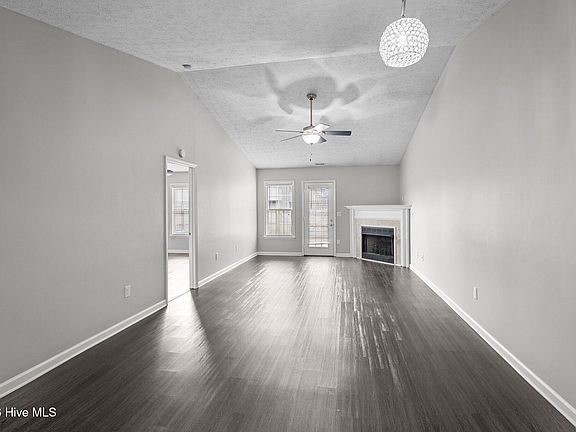 5th image of 225 John Ct