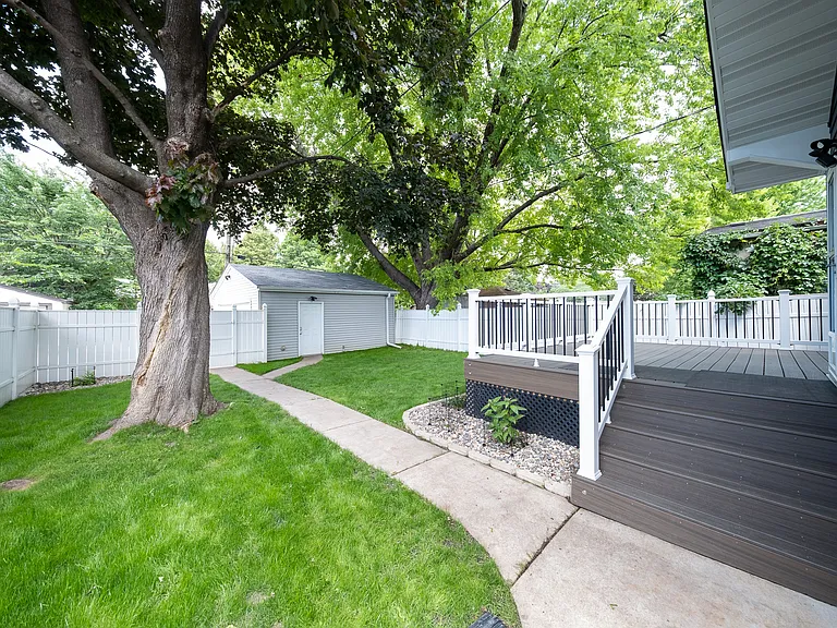 2916 Johnson St NE — Photo 24