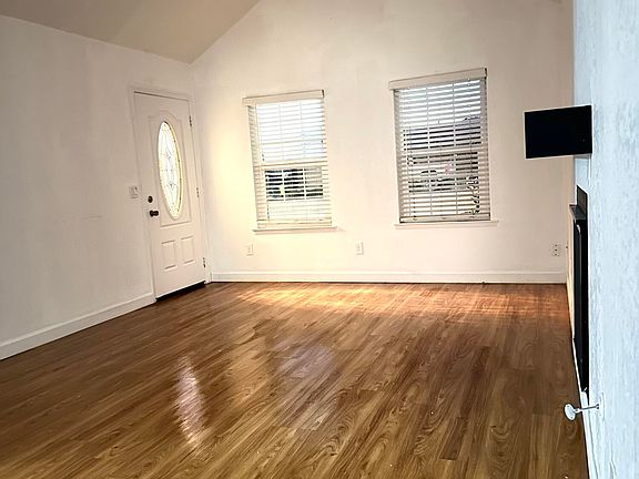 3rd image of 555 S Halcyon Road