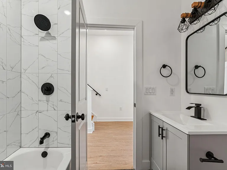 1028 W Dauphin St #3 — Photo 8