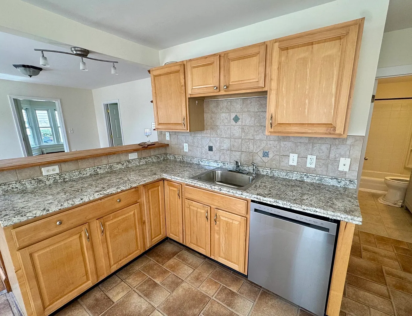 3 bed, 1200 sqft, $3,550 — Photo 3