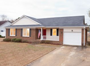 1808 Rivergate Rd, Fayetteville, NC 28304