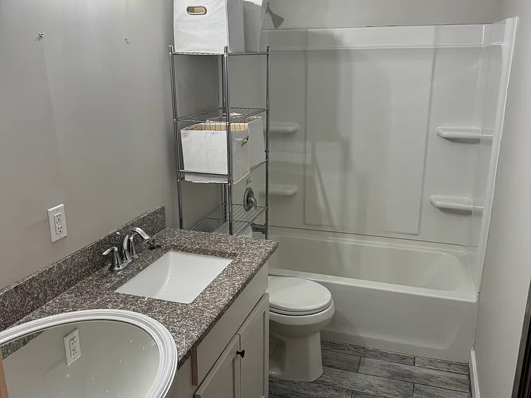 15611 Delaware Ave #UPPER — Photo 8
