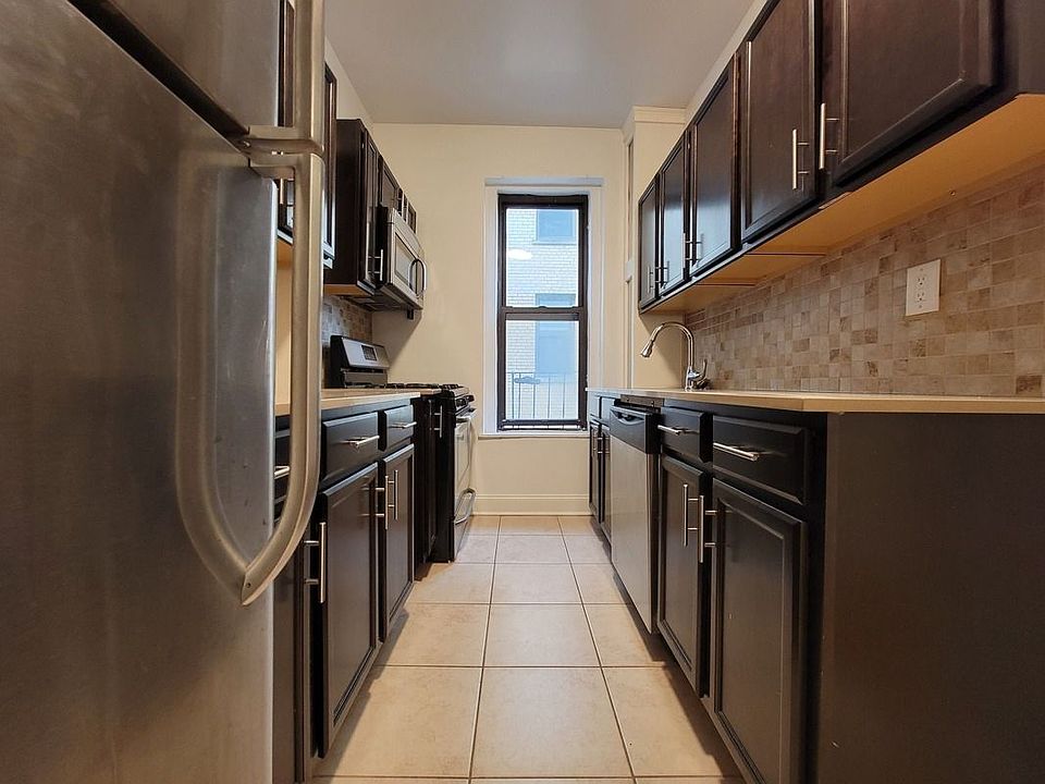 1st image of 2907 31st Ave APT 4E