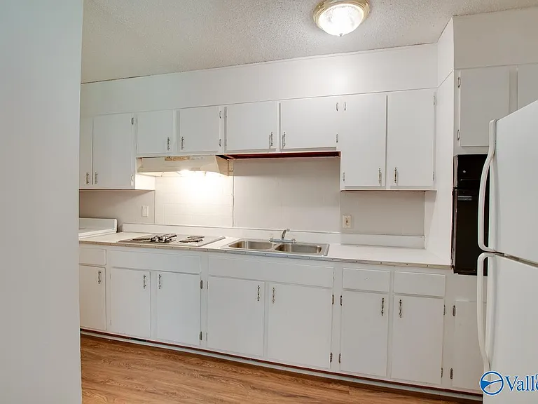 1328 Oshaughnessy Ave NE #B — Photo 12