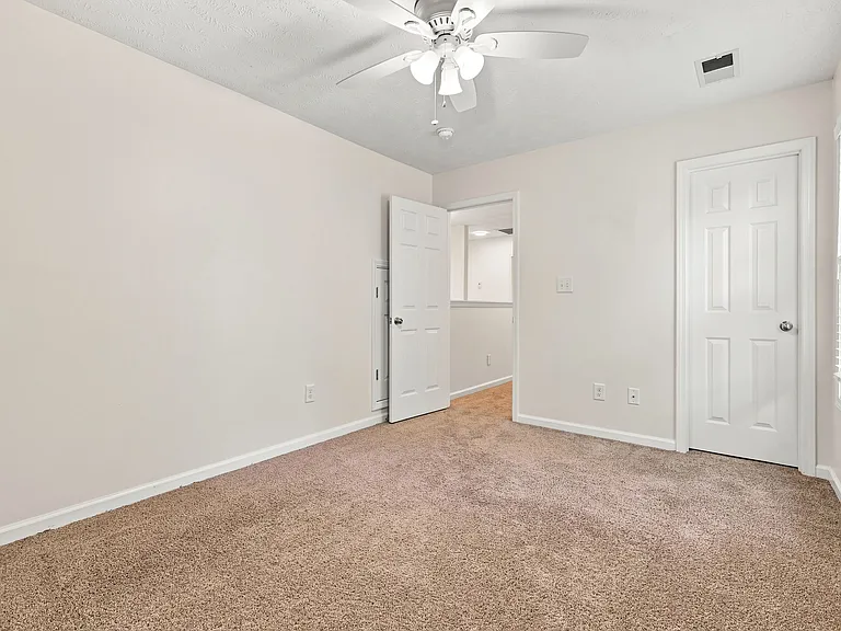 4906 Yorkchester Dr — Photo 20