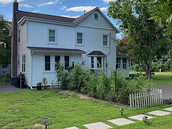 3rd image of 30 Garden Ave