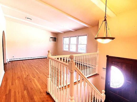 5th image of 23 Kimball Dr
