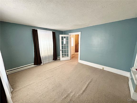 3rd image of 81 Niagara St