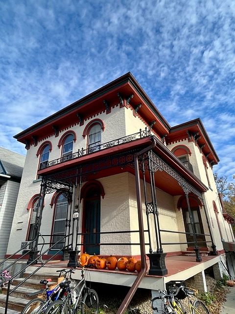 2nd image of 215 N Pinckney St #2