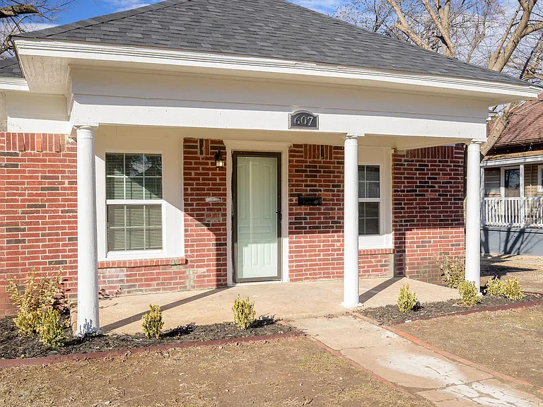 607 N Evans Ave — Photo 1