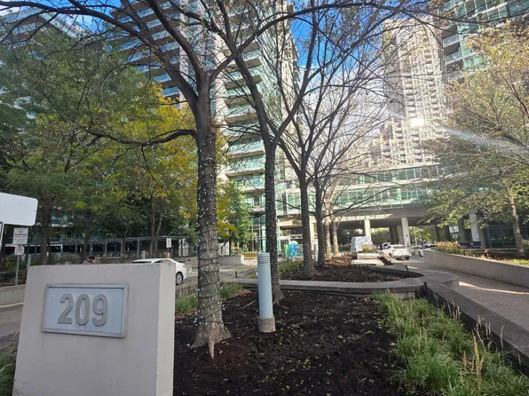 209 Fort York Blvd, Toronto, ON