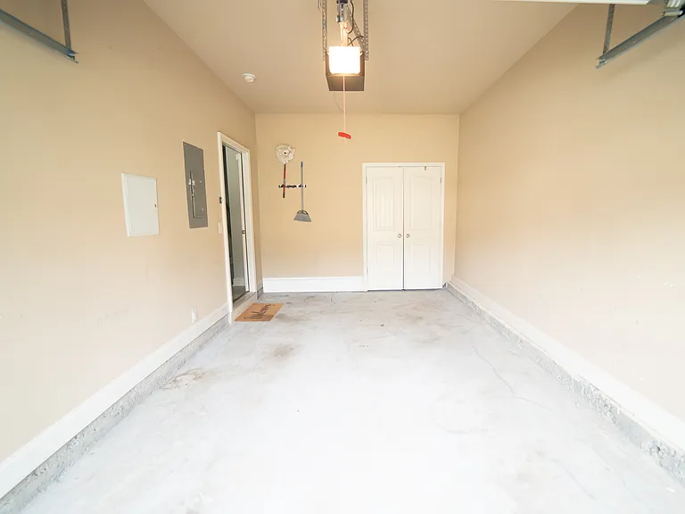 2911 Hillside Pl — Photo 5