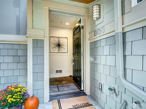 808 N 145th Lane, Shoreline, WA 98133