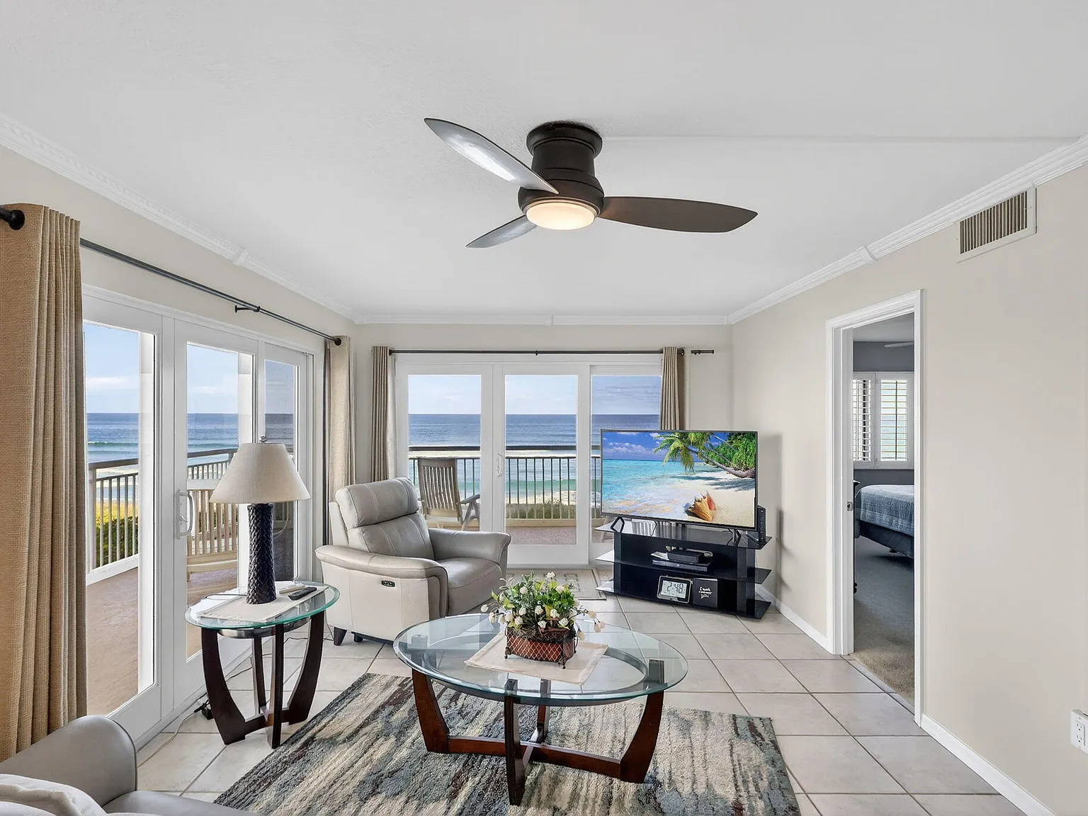 2 bed, 2.0 bath, 1298 sqft, $6,000 — Photo 3