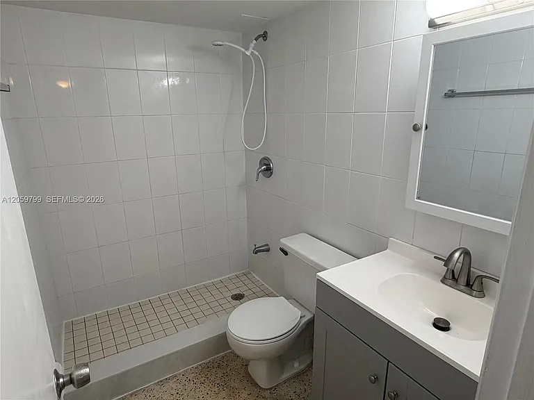 240 E 8th St #3 — Photo 17