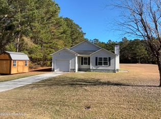 476 Riggs Rd, Hubert, NC 28539
