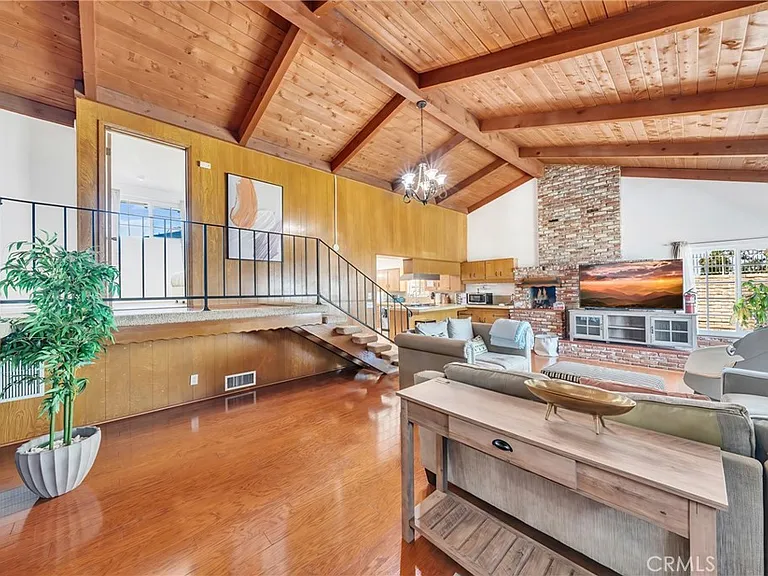 1345 S Jellick Ave — Photo 5