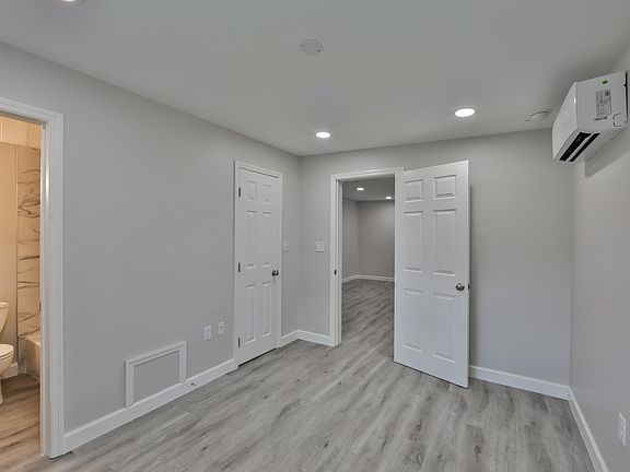 5th image of 907 E 124th Ave APT A
