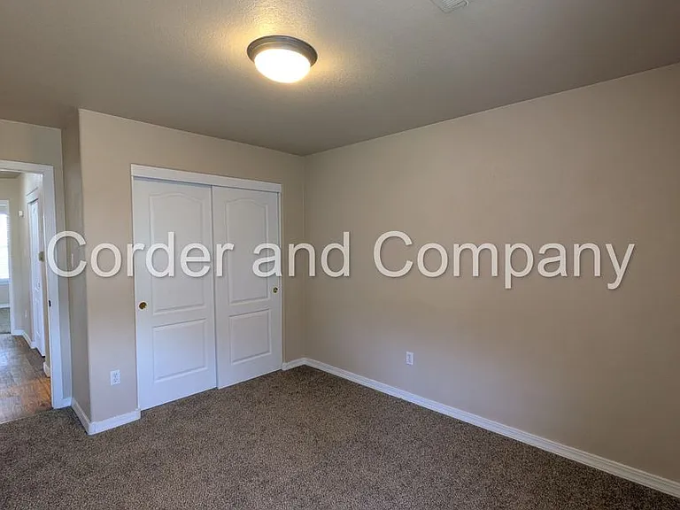 8827 Hampton Ave NE — Photo 20