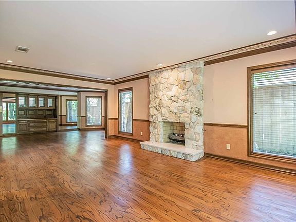 5th image of 2211 Shadywood Ct