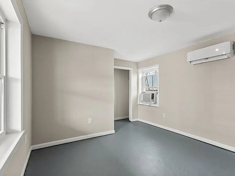 205 E Main St — Photo 3