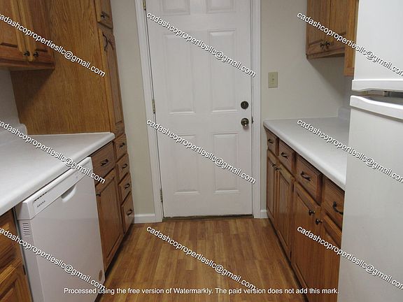 3rd image of 206 W Poplar St
