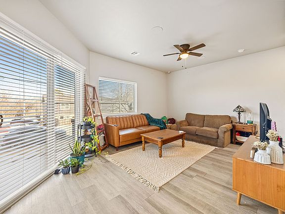 4th image of 281 W Ash St #2