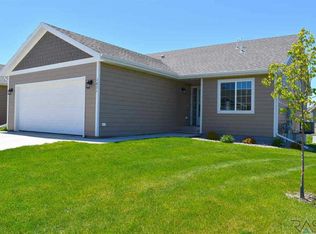1021 N Crestfield Pl, Sioux Falls, SD 57107