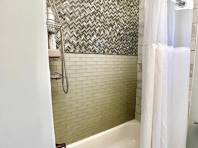 2506 E Woodland Cir — Photo 12