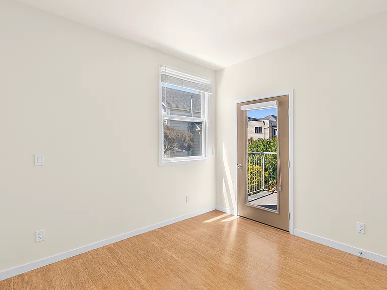 217 10th Ave — Photo 13