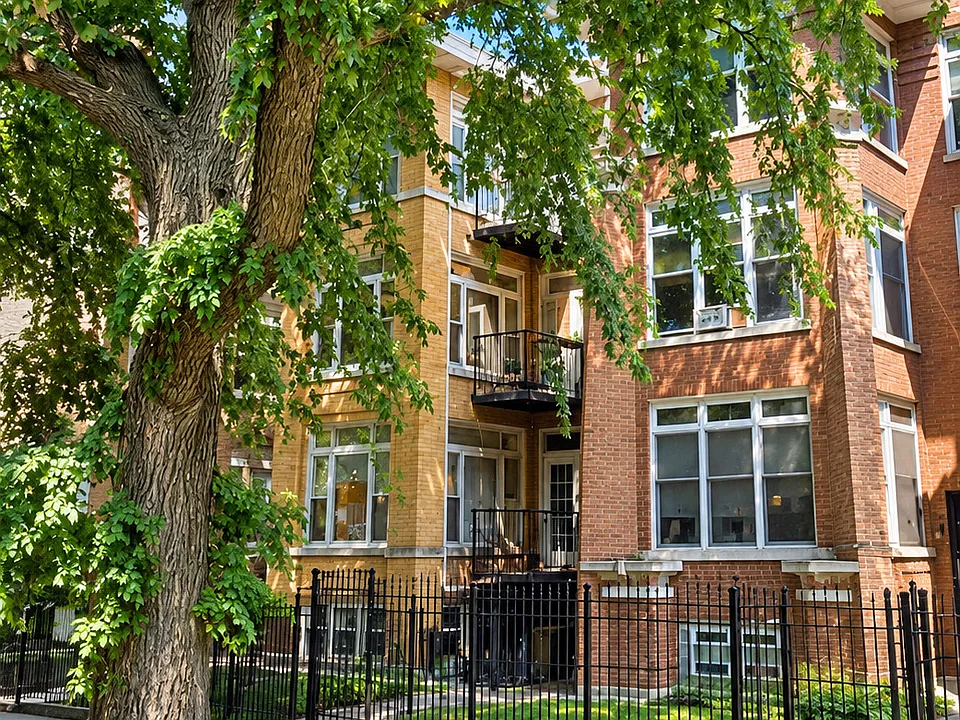 4823 N Sawyer Ave #1