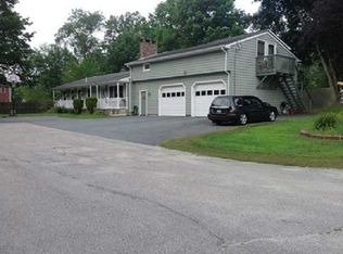 4 Oakdale St, Smithfield, RI 02917