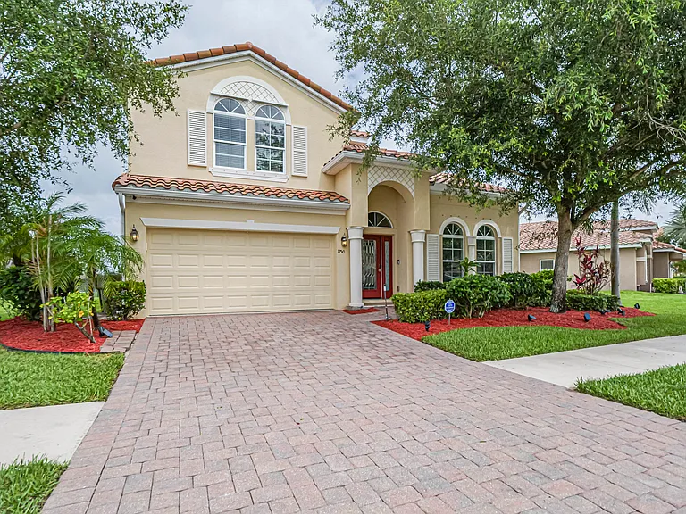 1750 Berkshire Cir SW — Photo 1