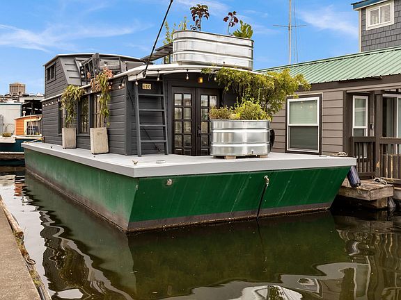 Climbing wisteria, clematis, and a floating herb garden! Grow your own organic vegetables for a rooftop meal!